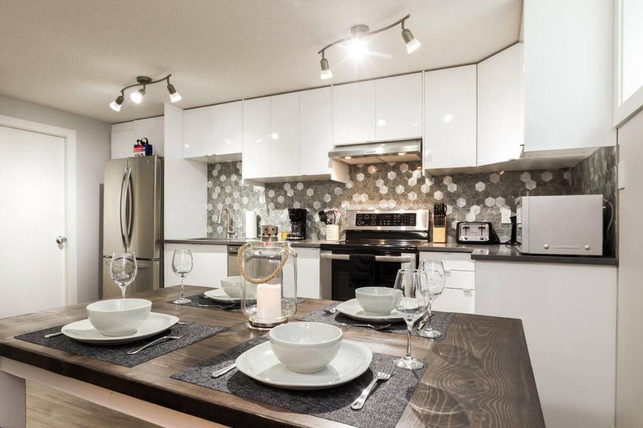 Modern Executive Suite I Complimentary Netflix & Parking! Έντμοντον Εξωτερικό φωτογραφία