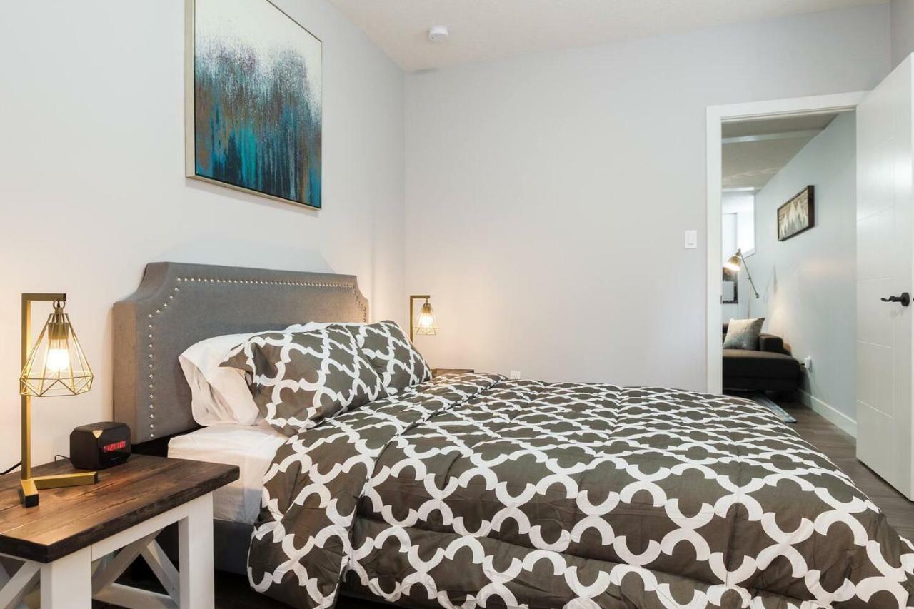 Modern Executive Suite I Complimentary Netflix & Parking! Έντμοντον Εξωτερικό φωτογραφία