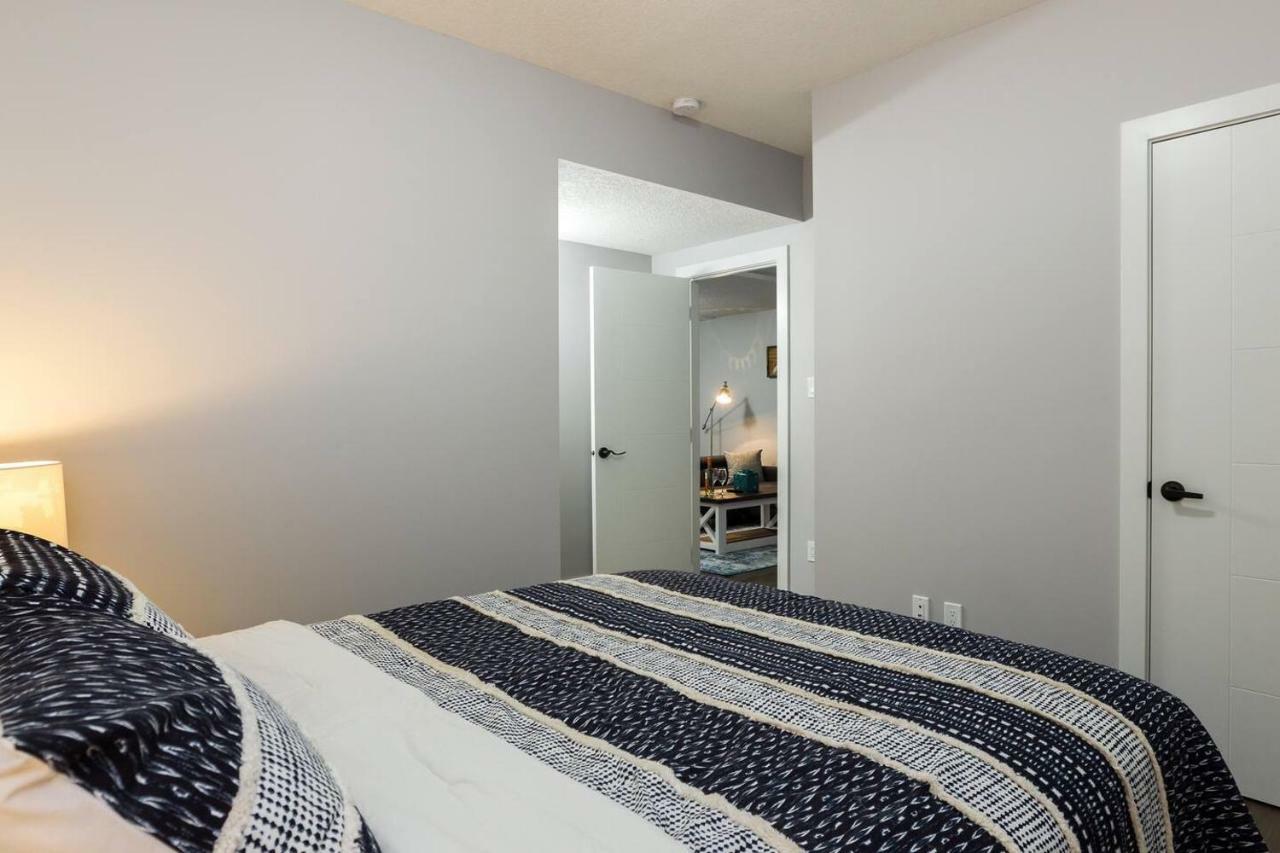 Modern Executive Suite I Complimentary Netflix & Parking! Έντμοντον Εξωτερικό φωτογραφία