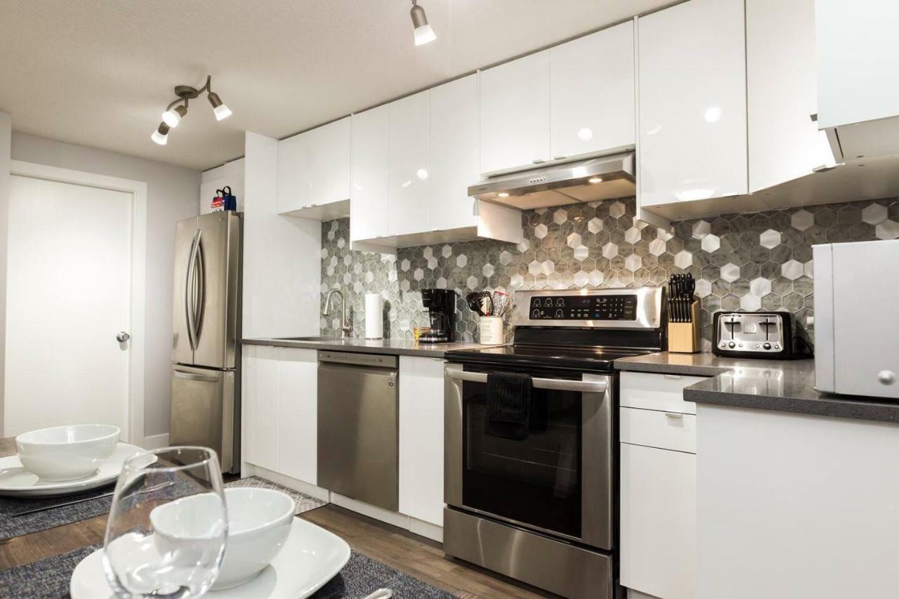 Modern Executive Suite I Complimentary Netflix & Parking! Έντμοντον Εξωτερικό φωτογραφία